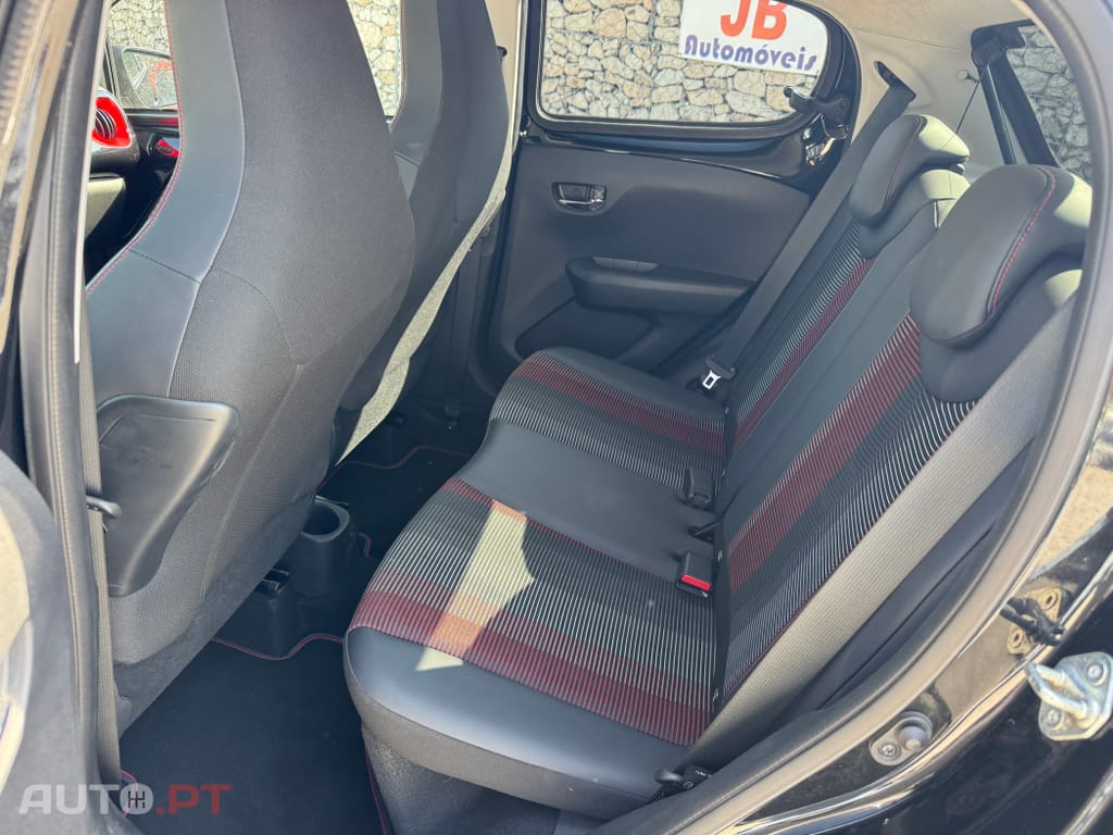 Peugeot 108 Outro