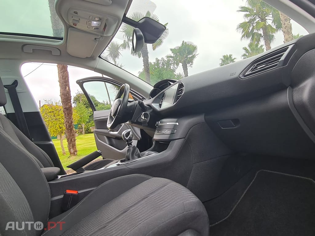 Peugeot 308 1.6 BlueHDi Allure J17