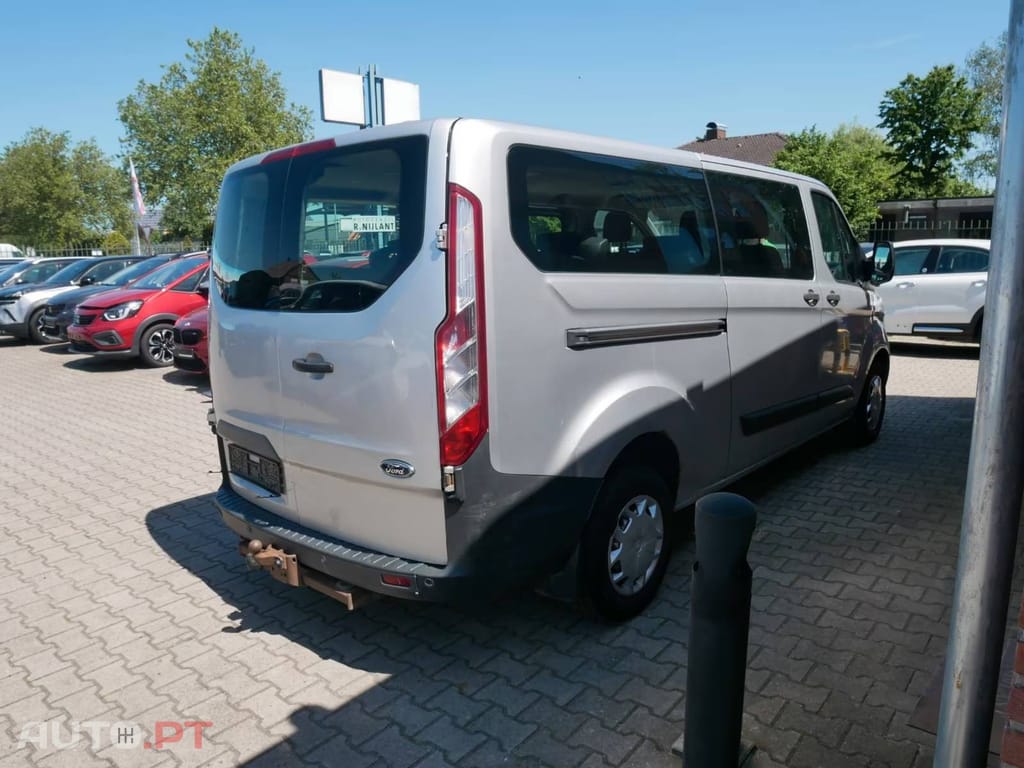 Ford Transit Custom L2 2.0 Station Wagon