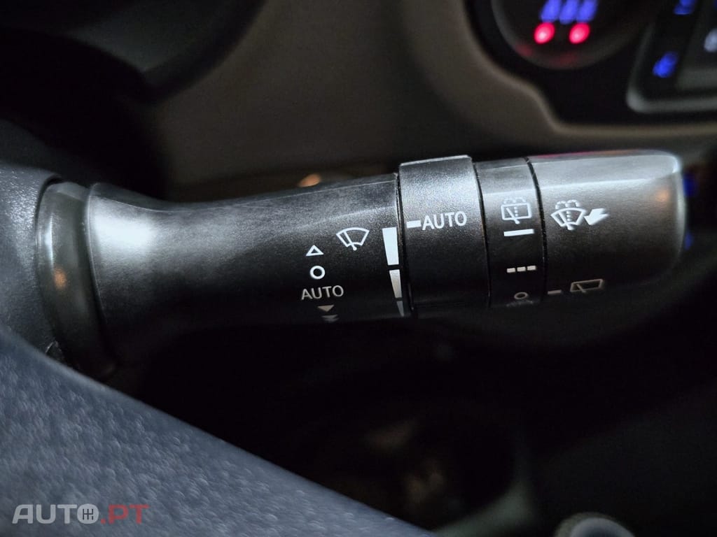 Toyota Yaris 1.5 HSD Comfort — fotografia 19