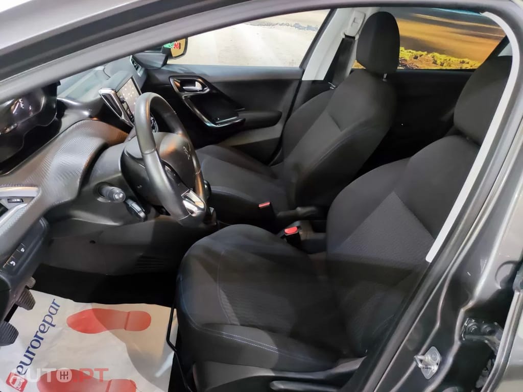 Peugeot 208 1.2 PureTech Signature