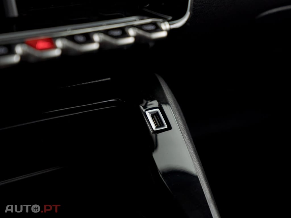 Peugeot E-208 50 kWh Active