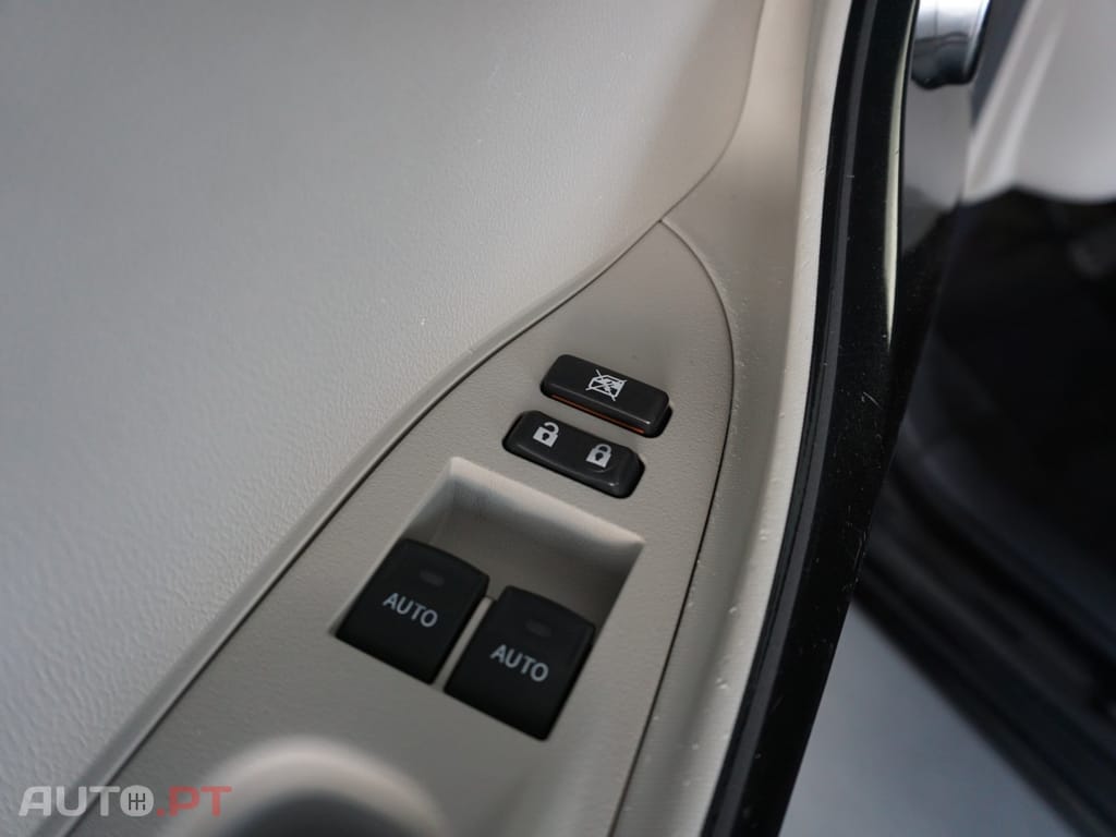 Toyota iQ 1.0 VVT-i 2 MultiDrive NAVI+Bluetooth