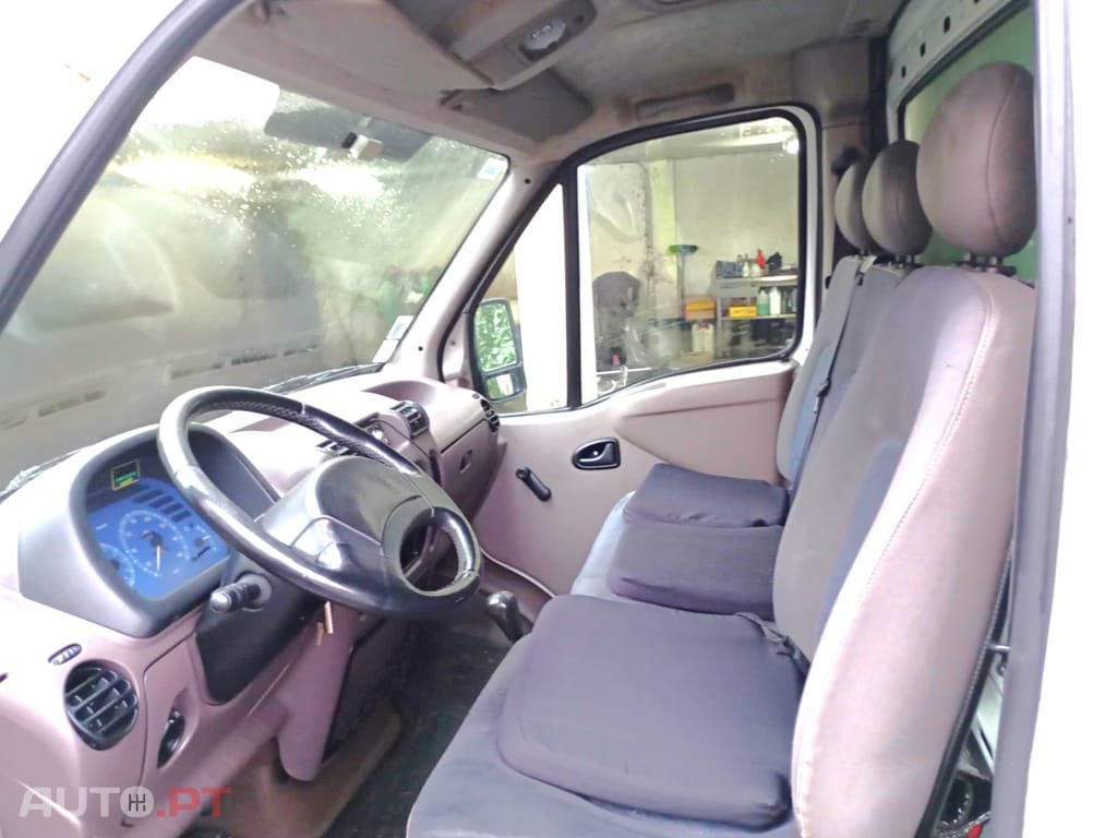 Renault Master 2.5 D 80HP Contentor de Fibra
