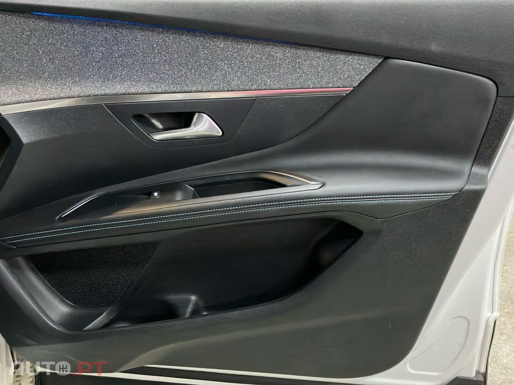 Peugeot 3008 1.6 Hybrid Allure e-EAT8