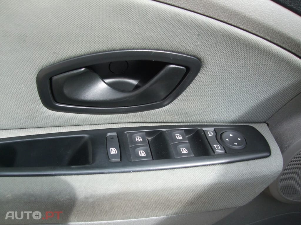 Renault Mégane Break 1.5 dCi Confort — fotografia 9
