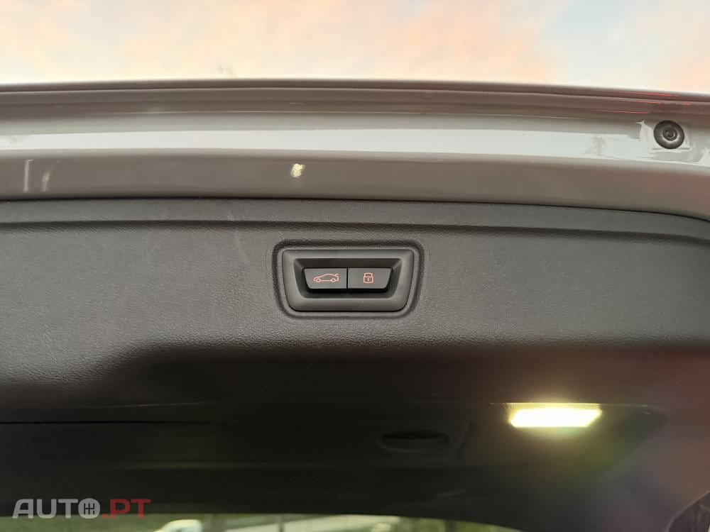 BMW 330 e Touring Pack Desportivo M Auto