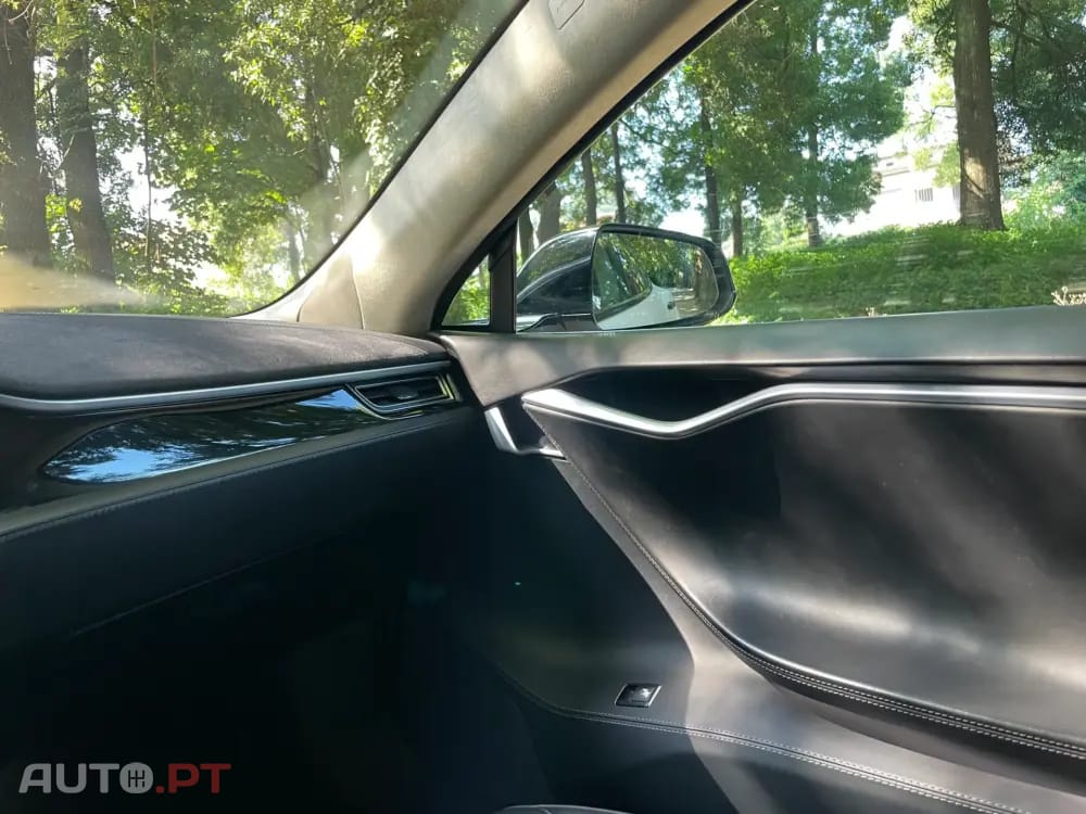 Tesla Model S 90D