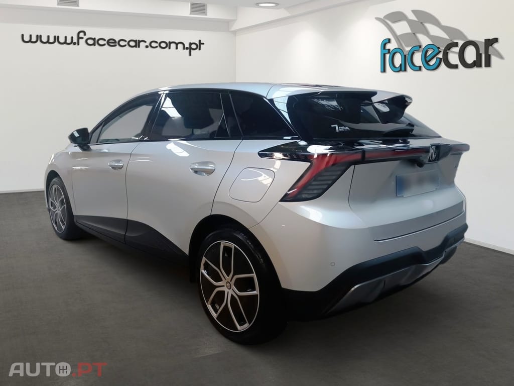 MG MG4 64 kWh Luxury