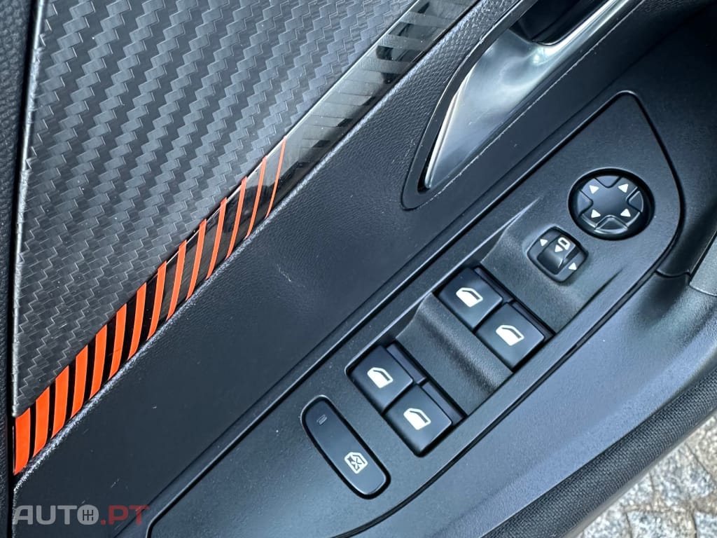 Peugeot 2008 1.2 PureTech Active EAT8