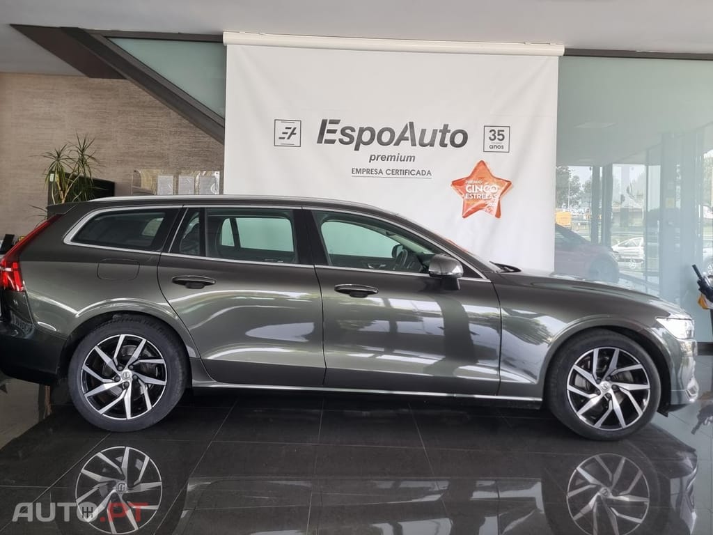 Volvo V60 2.0 T4 Momentum Plus