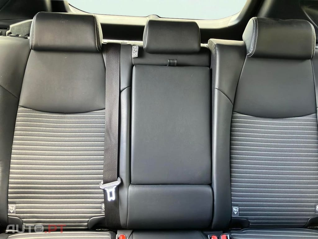 Toyota RAV4 2.5 HDF Black Edition