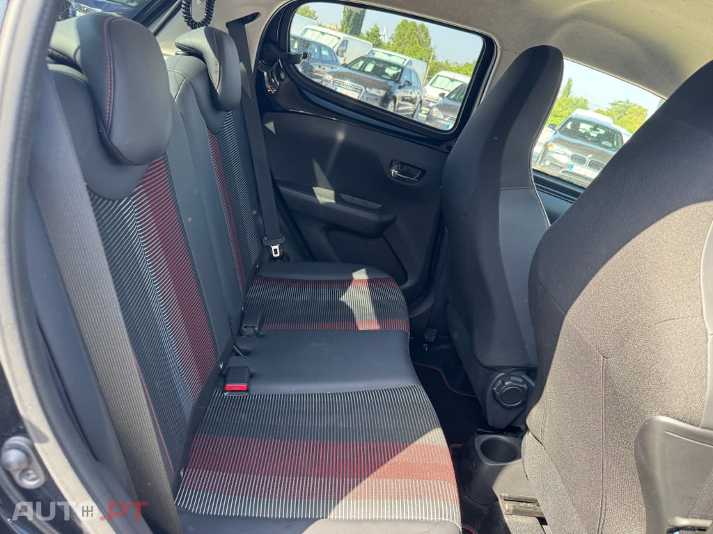 Peugeot 108 Outro