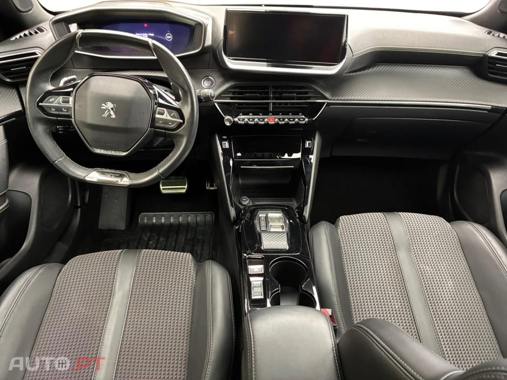 Peugeot 2008 1.2 PureTech GT EAT8