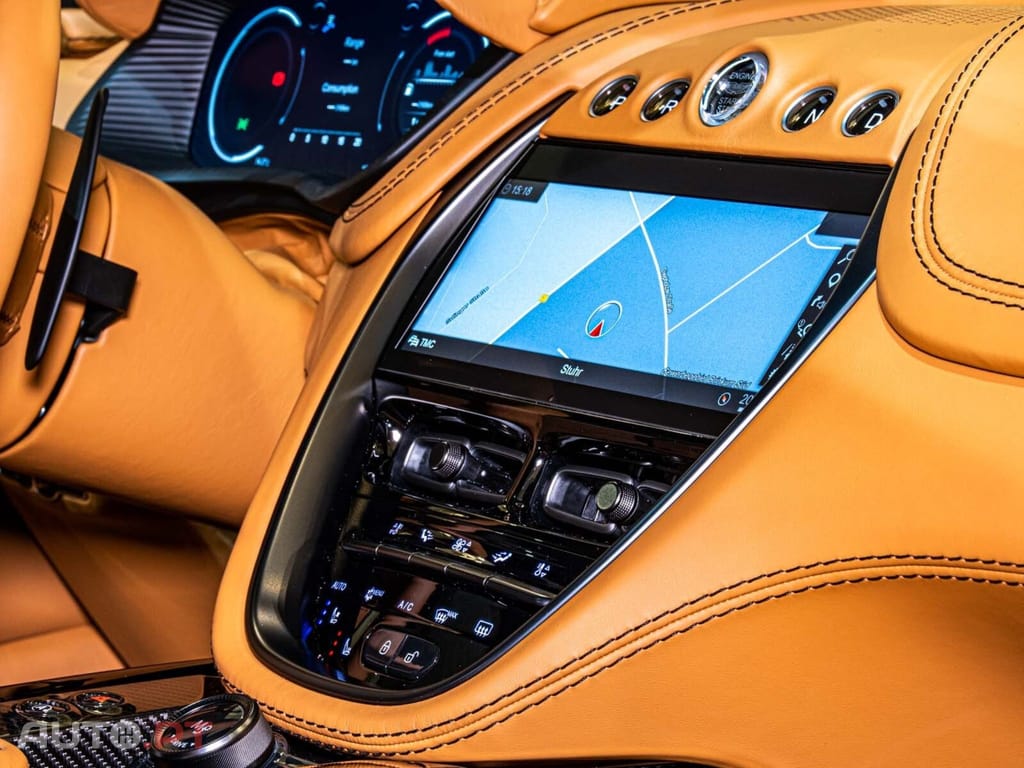 Aston Martin DBX 707
