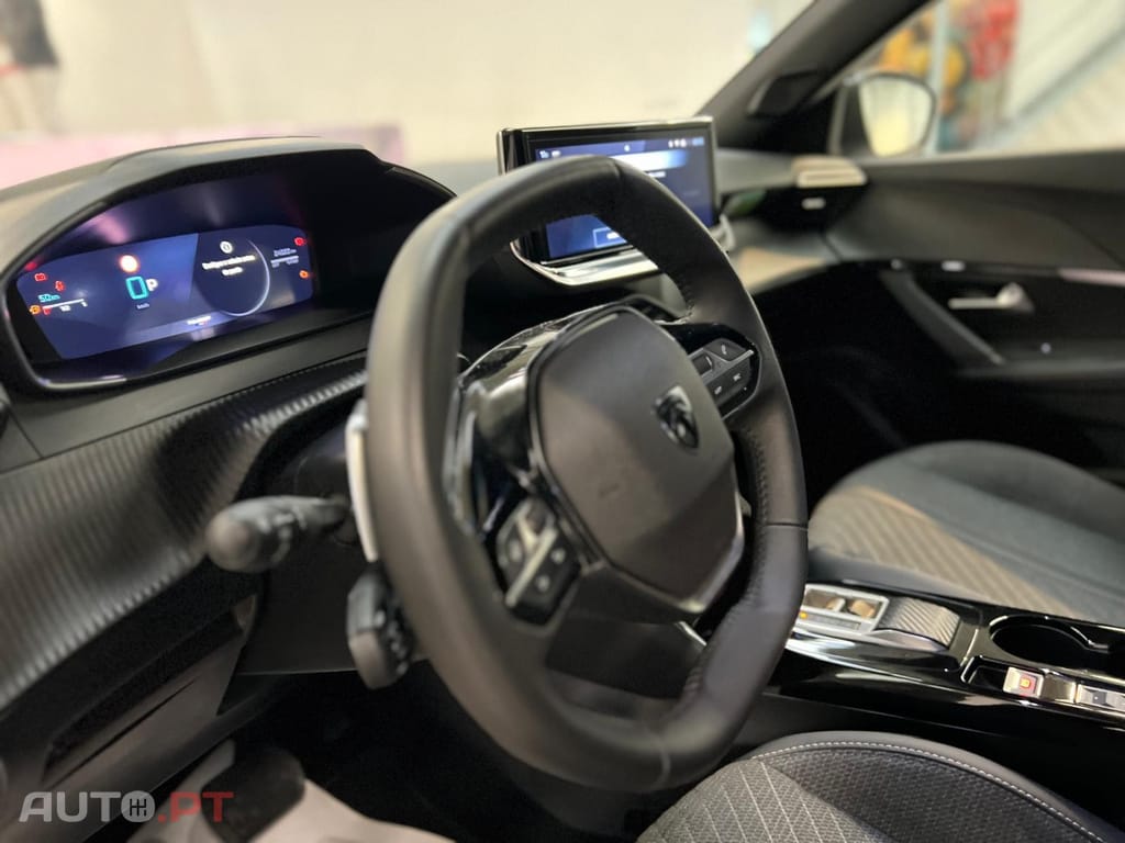 Peugeot 2008 1.2 Hybrid Allure e-DCS6