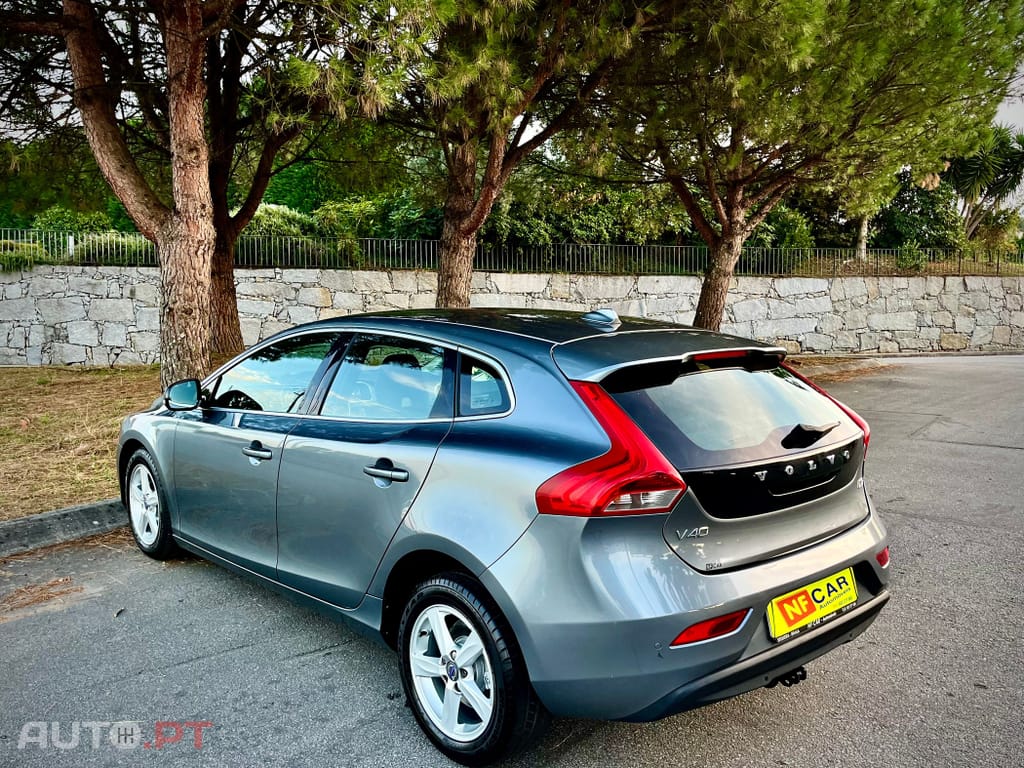 Volvo V40 D2