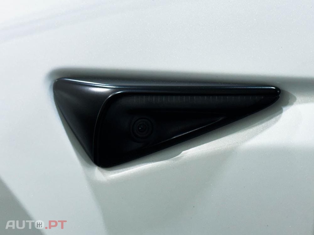 Tesla Model Y Long Range Dual Motor AWD