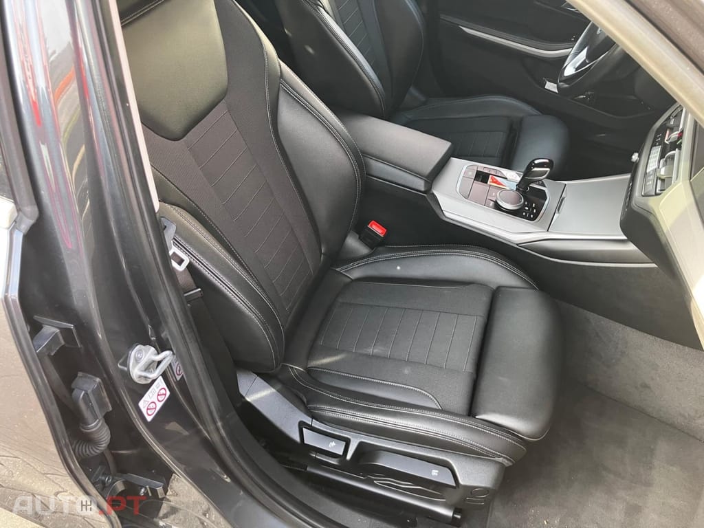 BMW 330 e Touring Auto