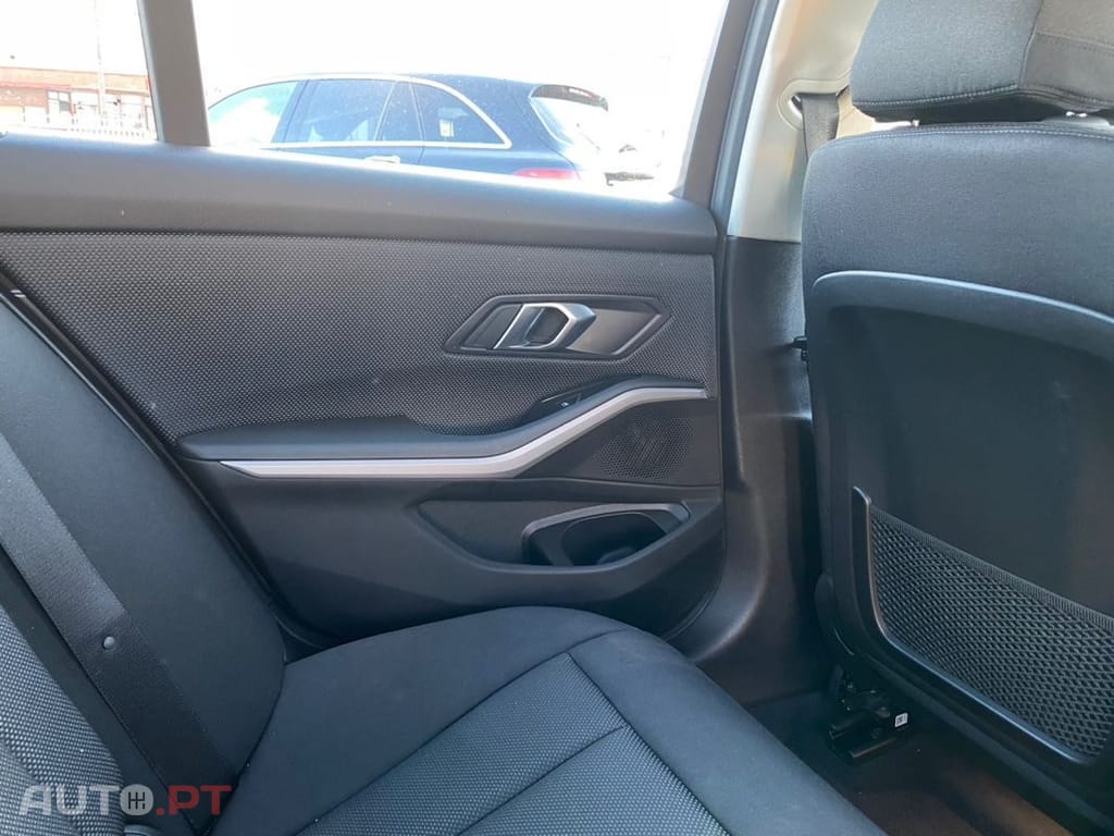 BMW 330 e Line Sport Auto