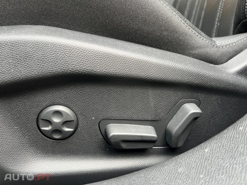 Peugeot 408 PHEV 180 e-EAT8 GT I.V.A DEDUTIVEL 