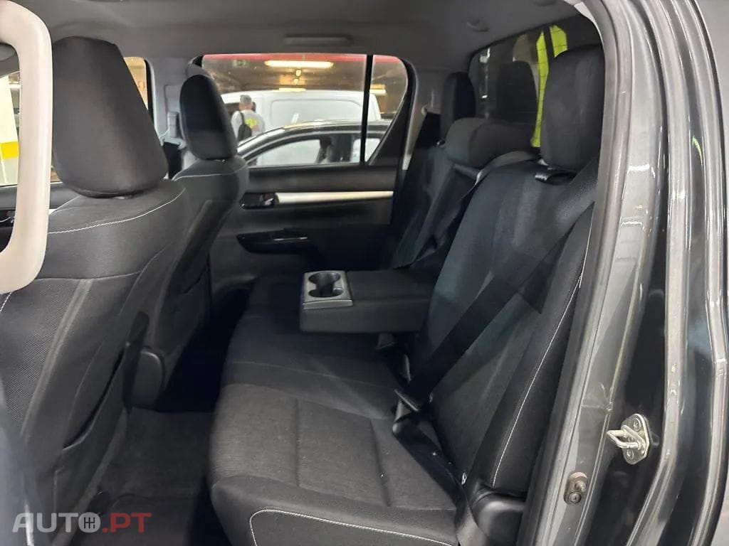 Toyota Hilux 2.4 D-4D 4WD CD Tracker