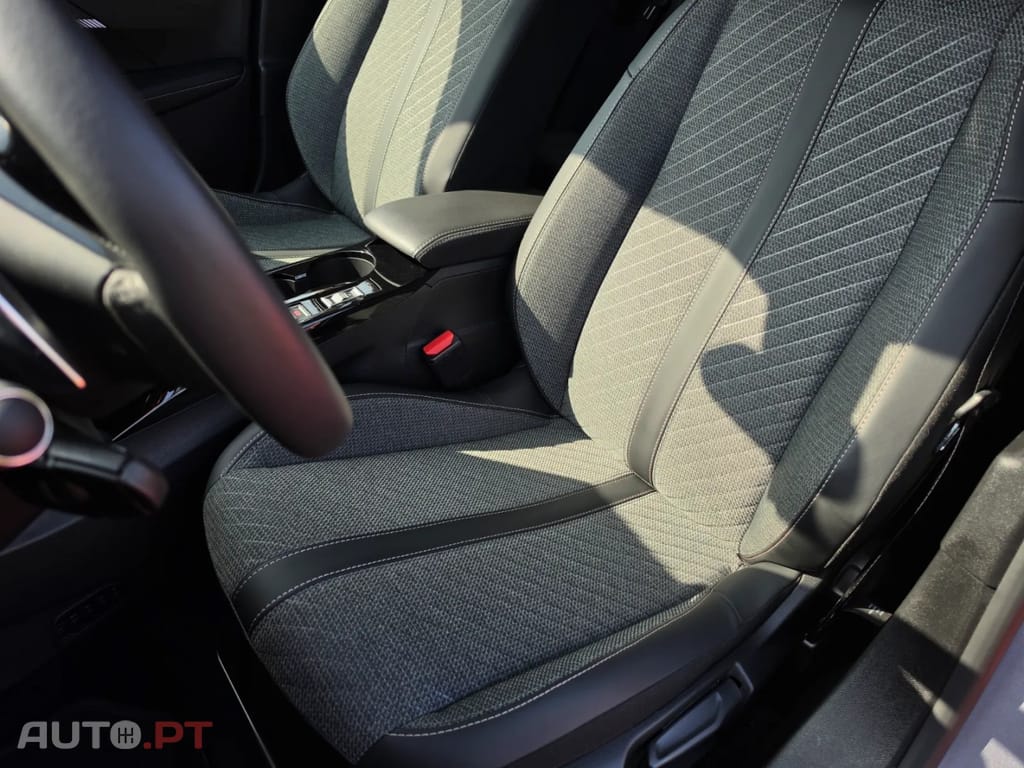 Peugeot 2008 Hybrid 136 e-DSC Allure
