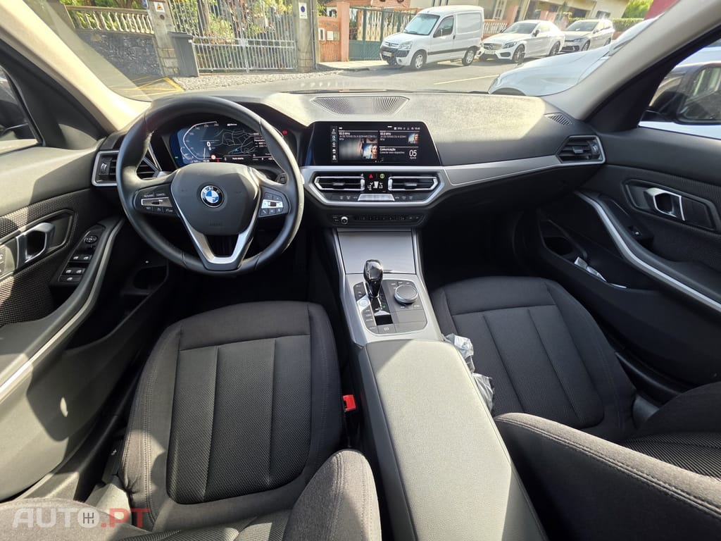 BMW 330 e Corporate Edition Auto — fotografia 5
