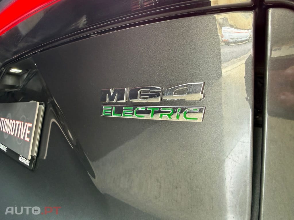 MG MG4 64 kWh Luxury