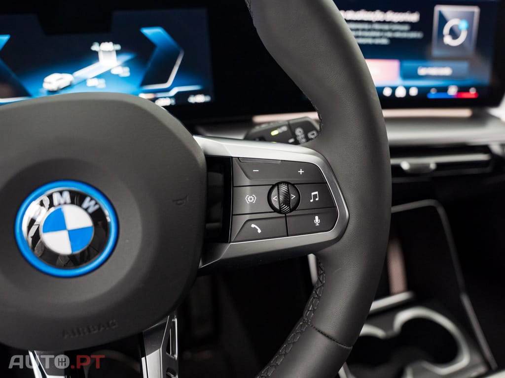 BMW iX1 eDrive20 Pack Desportivo M Pro