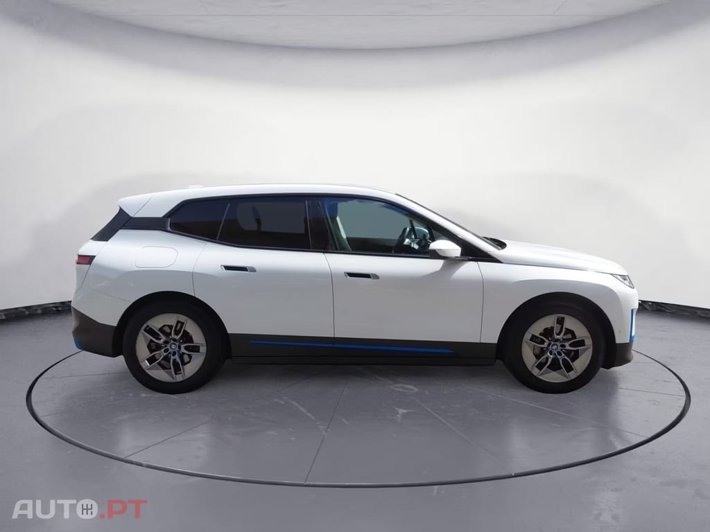 BMW iX xDrive 40