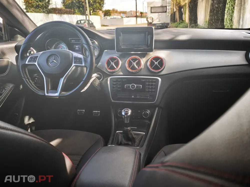 Mercedes-Benz CLA 200