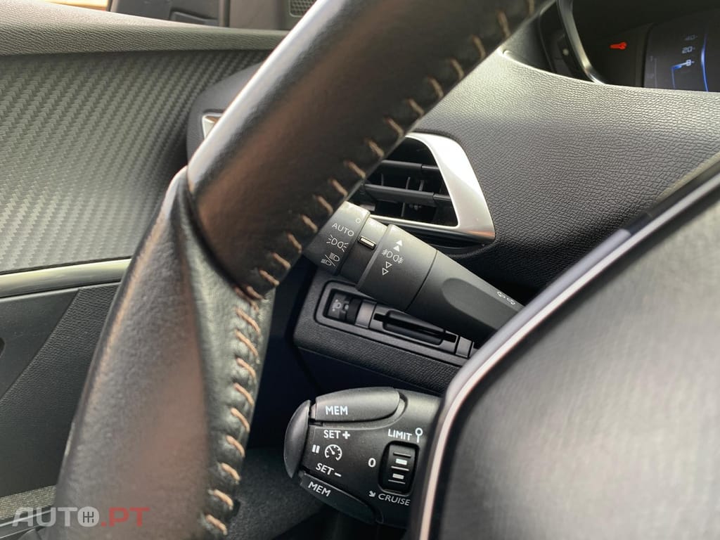 Peugeot 3008 1.5 BlueHDi Active