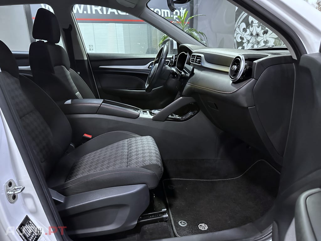 MG ZS Standard Luxury