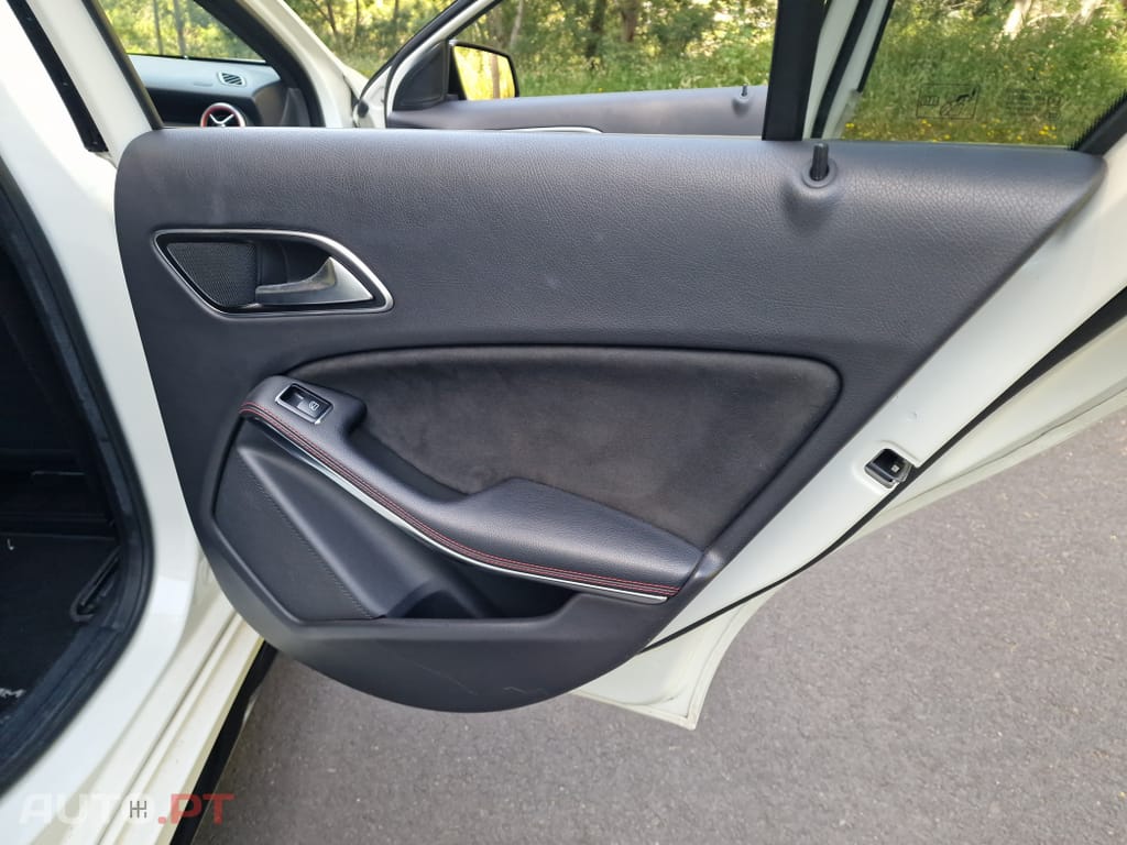 Mercedes-Benz A 180 d AMG Line