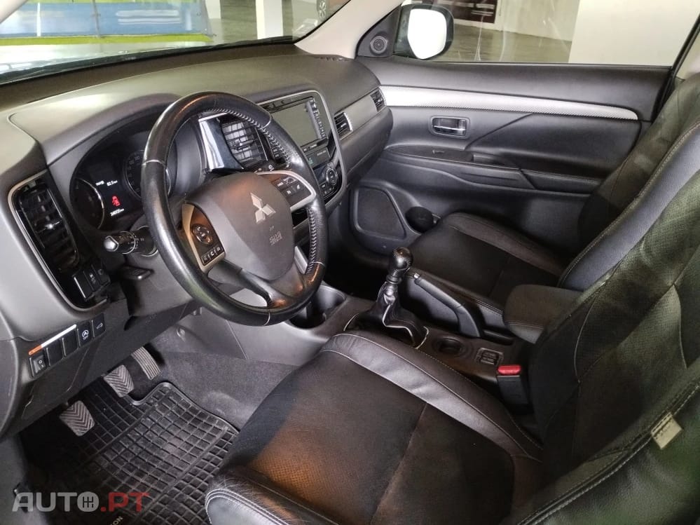 Mitsubishi Outlander 2.2 DI-D Instyle Navi
