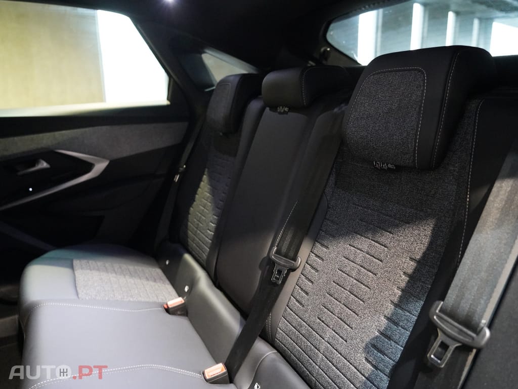 Peugeot 3008 1.2 Hybrid Allure e-DCS6