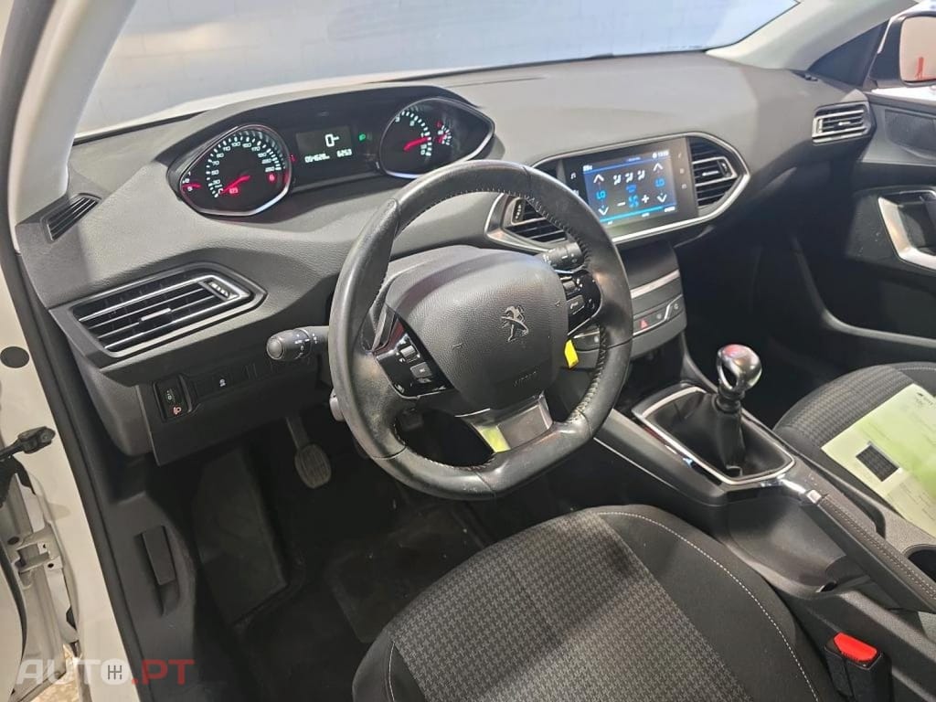 Peugeot 308 1.5 BlueHDi Business Line