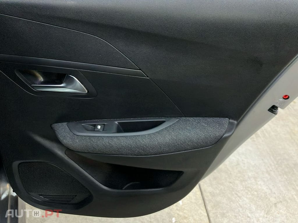 Peugeot 208 1.2 Hybrid Allure e-DCS6