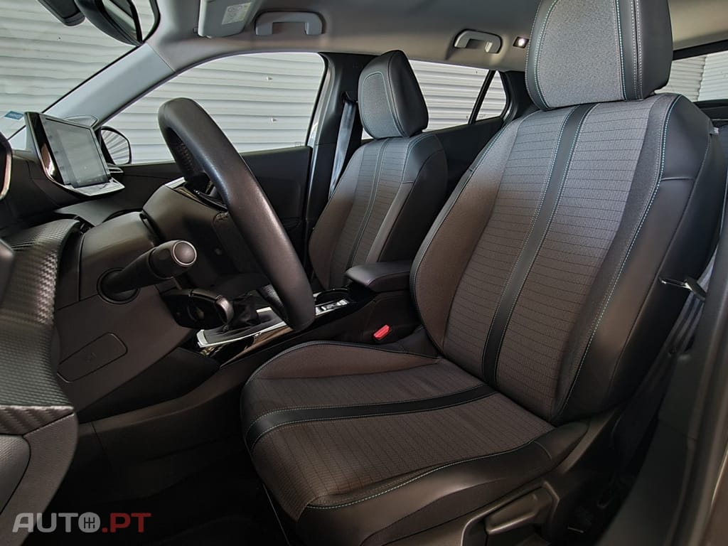 Peugeot E-2008 50 kWh Allure