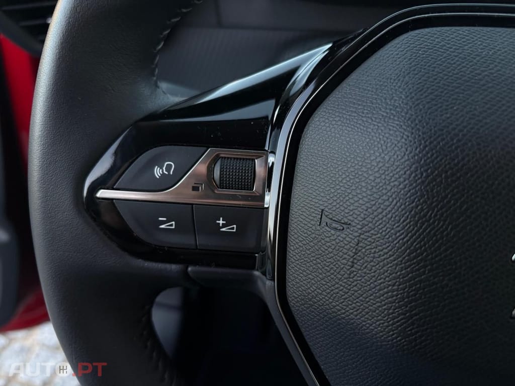 Peugeot E-208 50 kWh Allure Pack