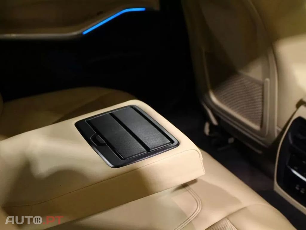 BMW 320 e Line Luxury Auto