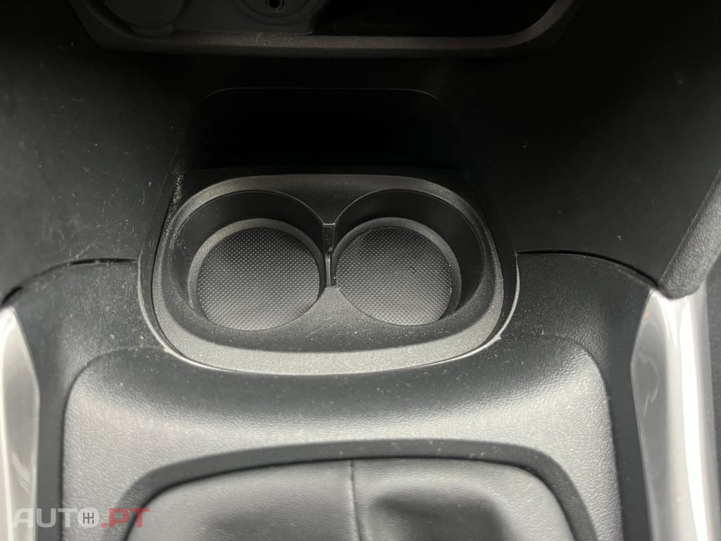 Peugeot 2008 1.2 e-VTi Style
