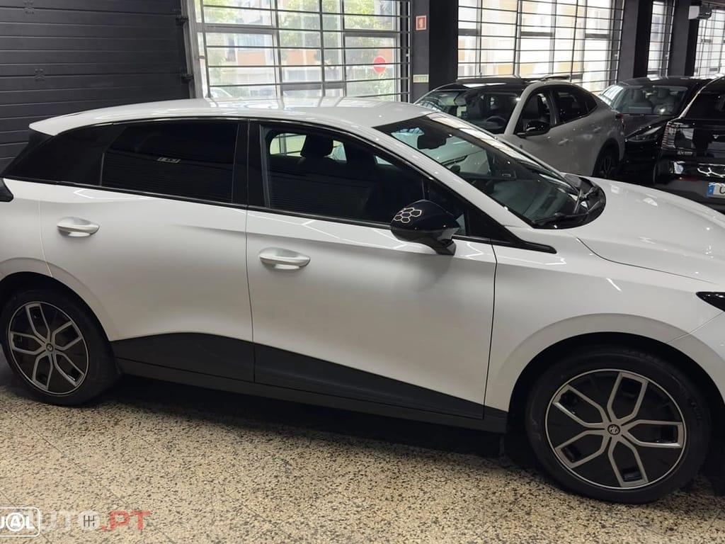 MG MG4 4 Luxury 64 kWh