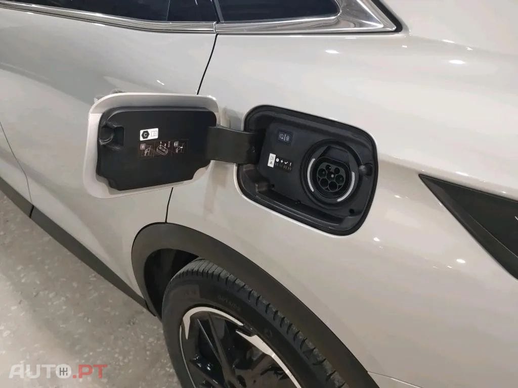 DS DS7 Crossback E-Tense Performance Line EAT8