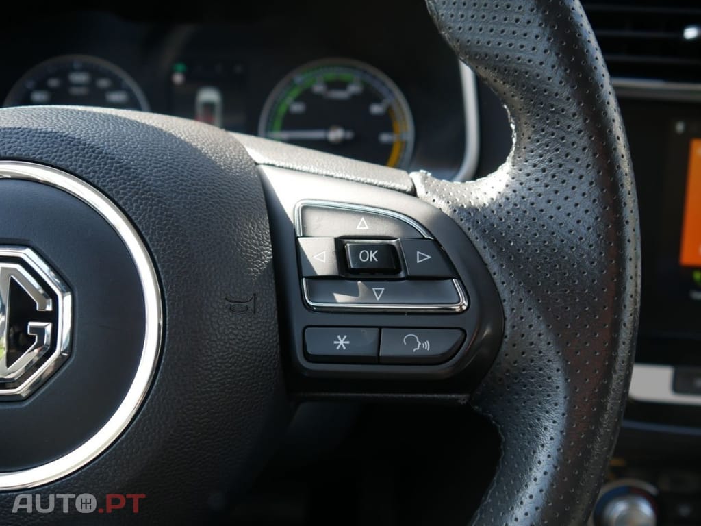 MG ZS I.V.A DEDUTÍVEL EV Comfort Navi LED 
