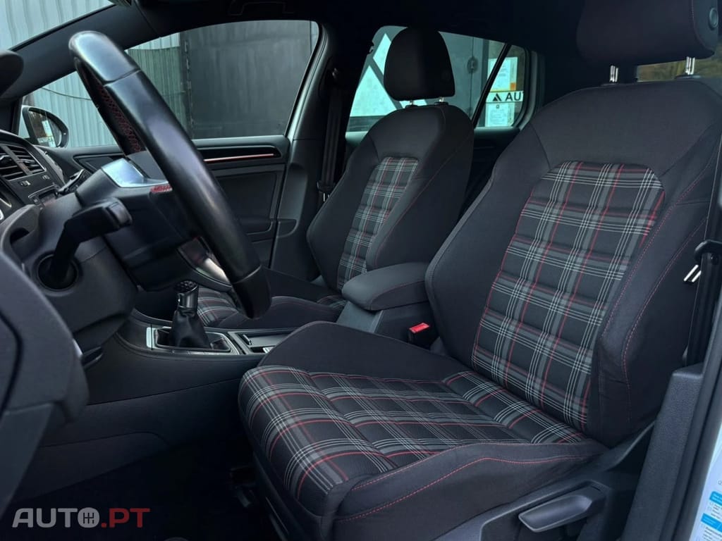 Volkswagen Golf 2.0 TSI GTI