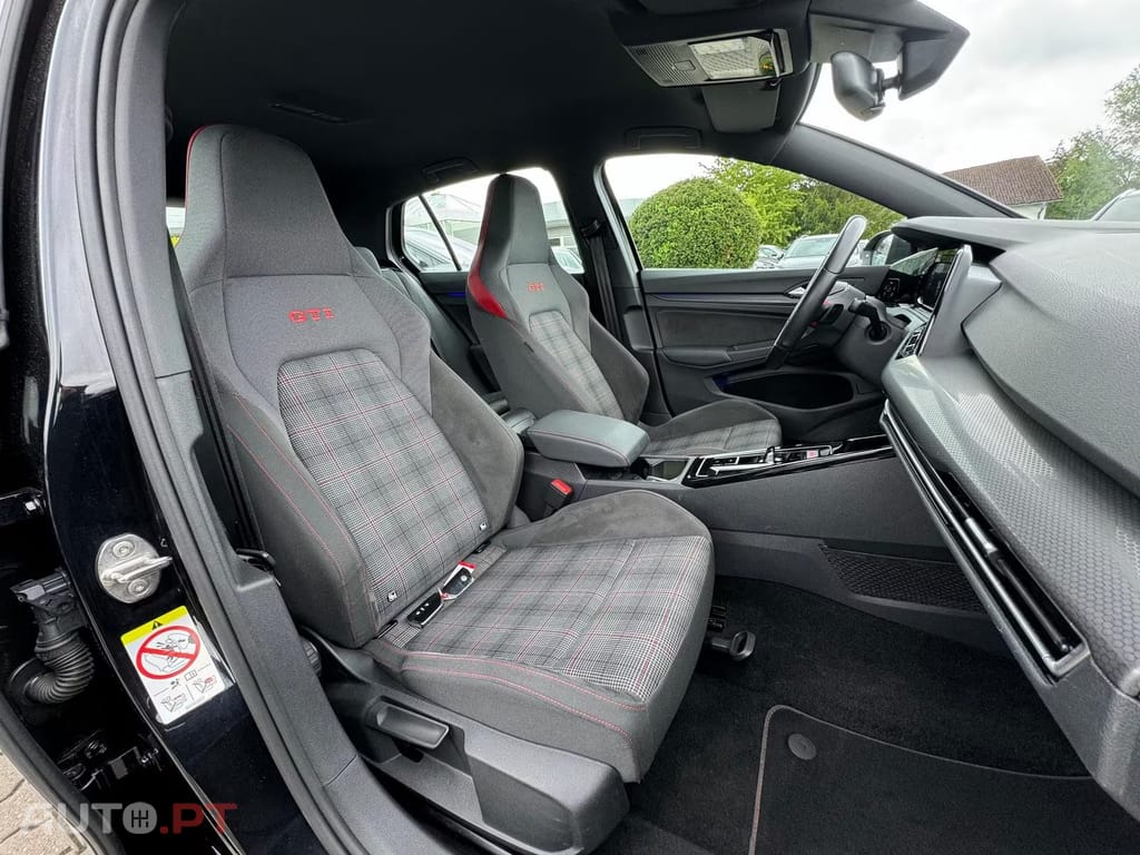 Volkswagen Golf 2.0 TSI GTI Black Style