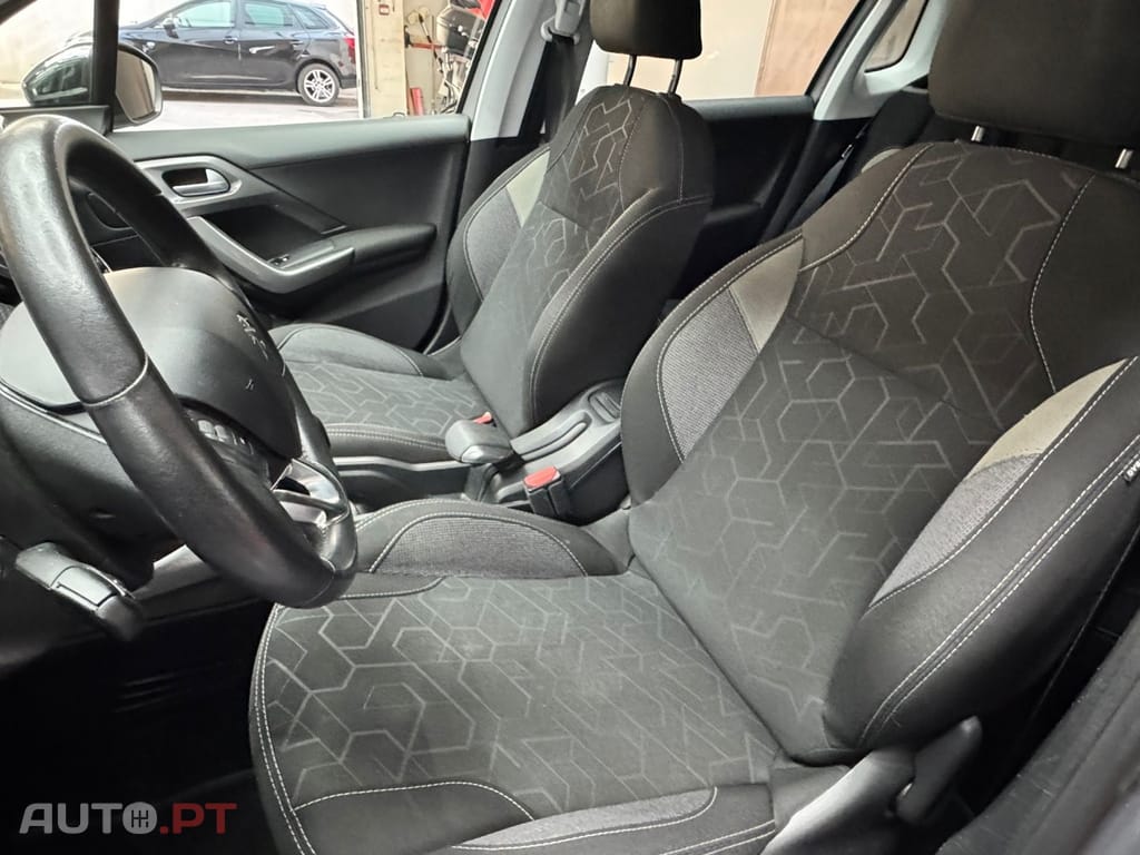 Peugeot 2008 1.2 PureTech Allure