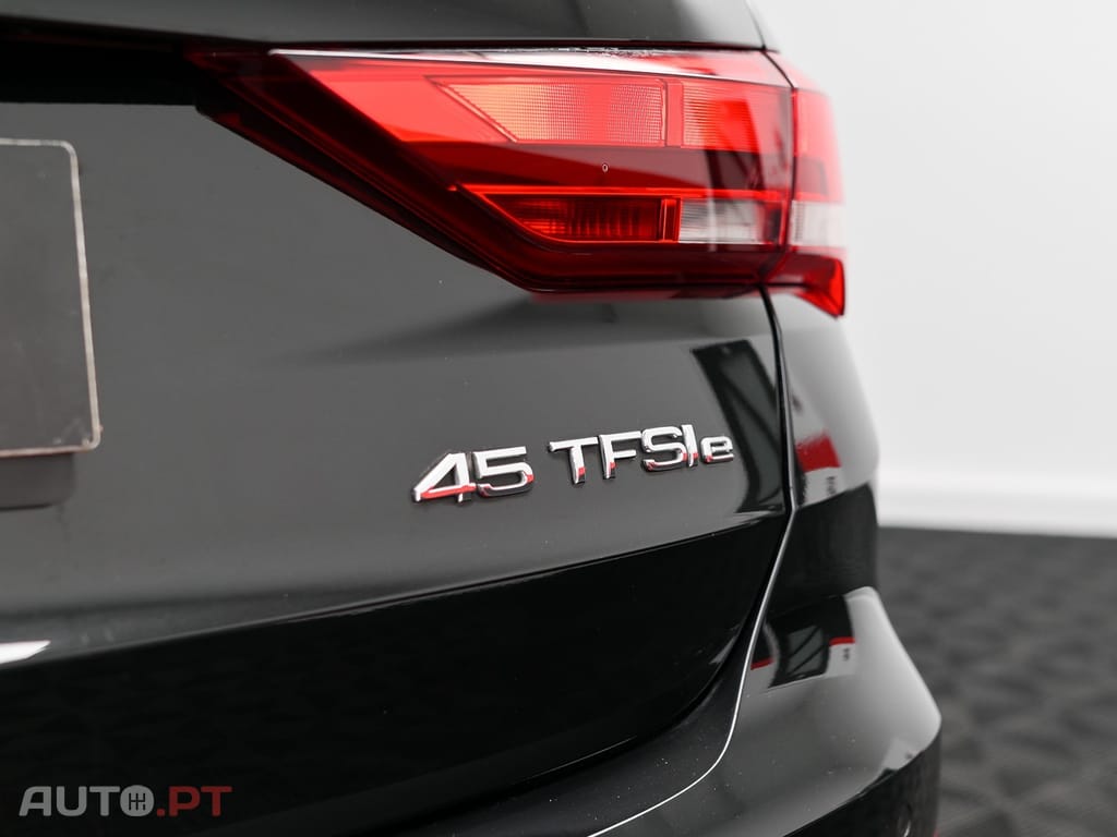Audi Q3 45 TFSIe S line S tronic